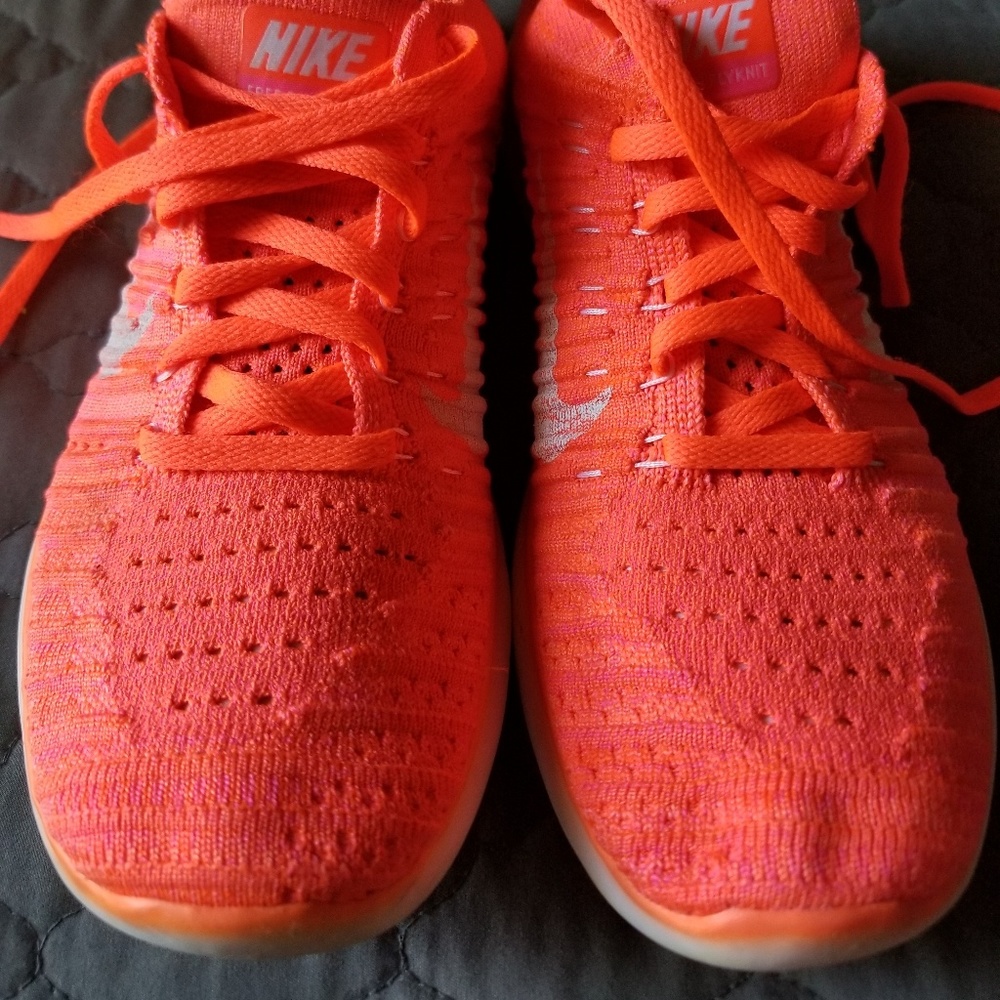 Nike running tennis shoes
